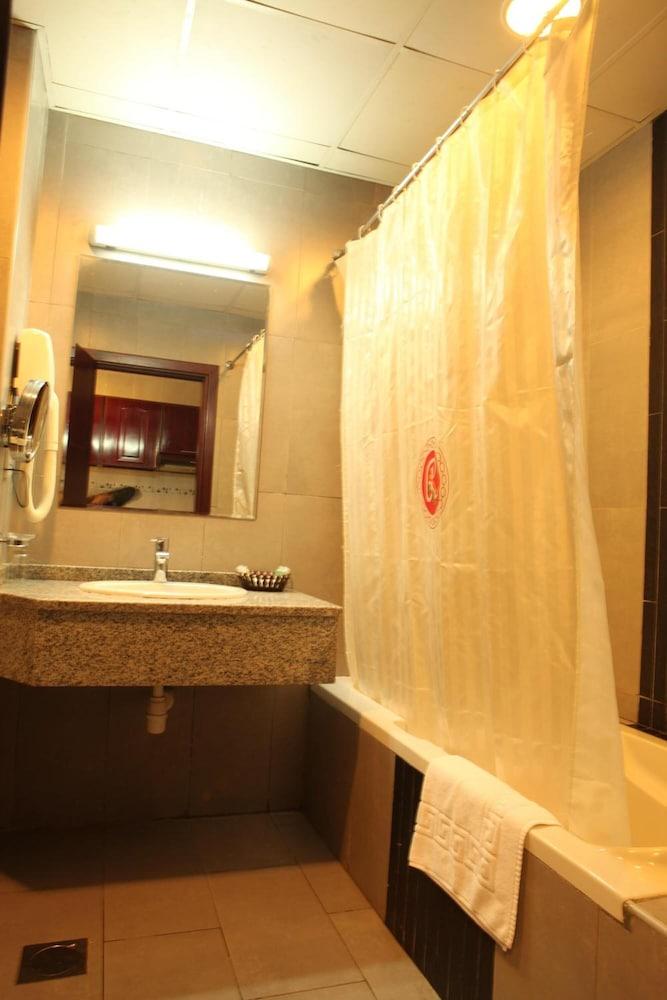 Ramee Rose Hotel Apartments Abu Dhabi Exterior foto